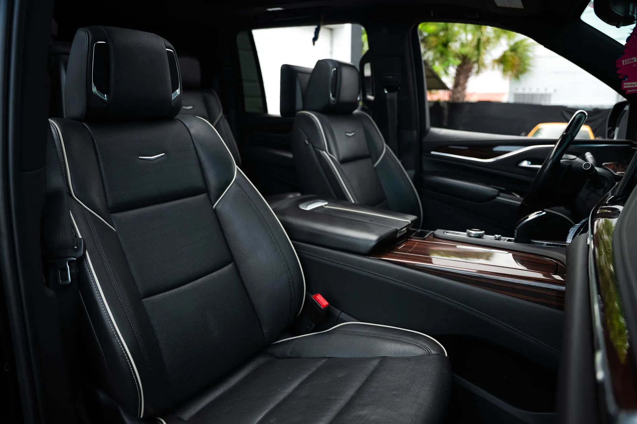 Used 2021 Cadillac Escalade ESV Premium Luxury w/ Performance Package AWD/4WD image 32