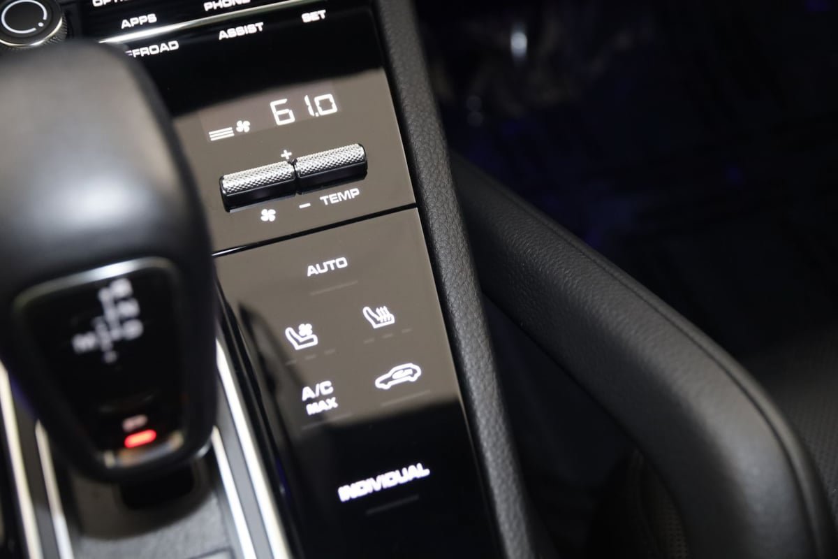Used 2023 Porsche Cayenne Platinum Edition AWD/4WD image 31
