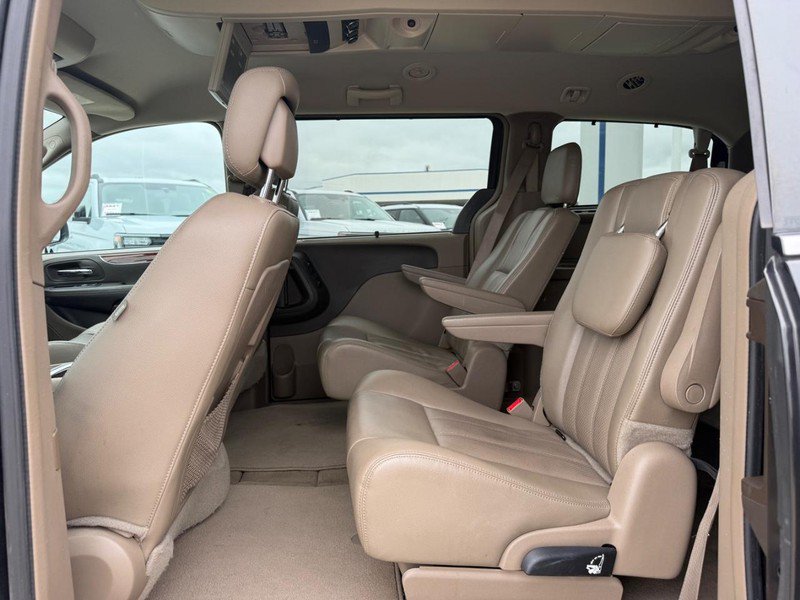 Used 2014 Chrysler Town & Country Touring-L w/ Driver Convenience Group FWD image 11
