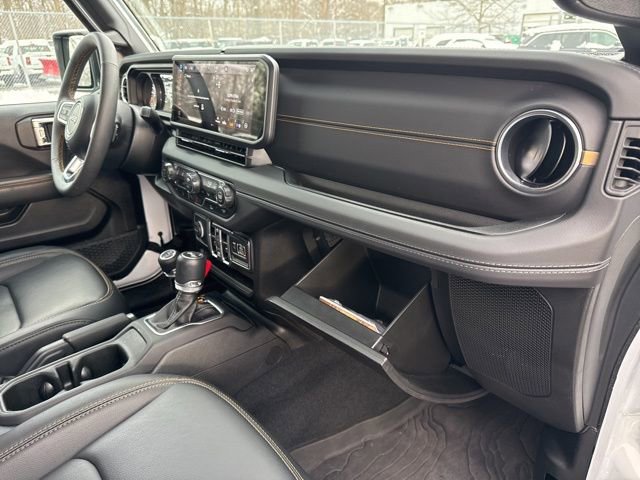 Used 2024 Jeep Wrangler Sahara image 28