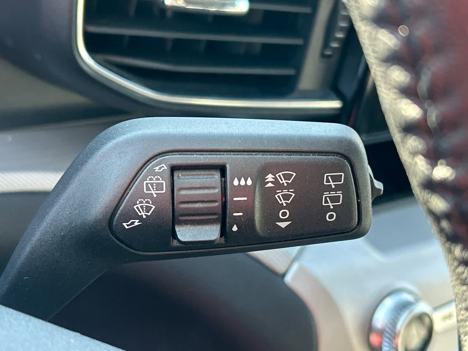 Used 2023 Ford Explorer XLT w/ Equipment Group 202A image 24