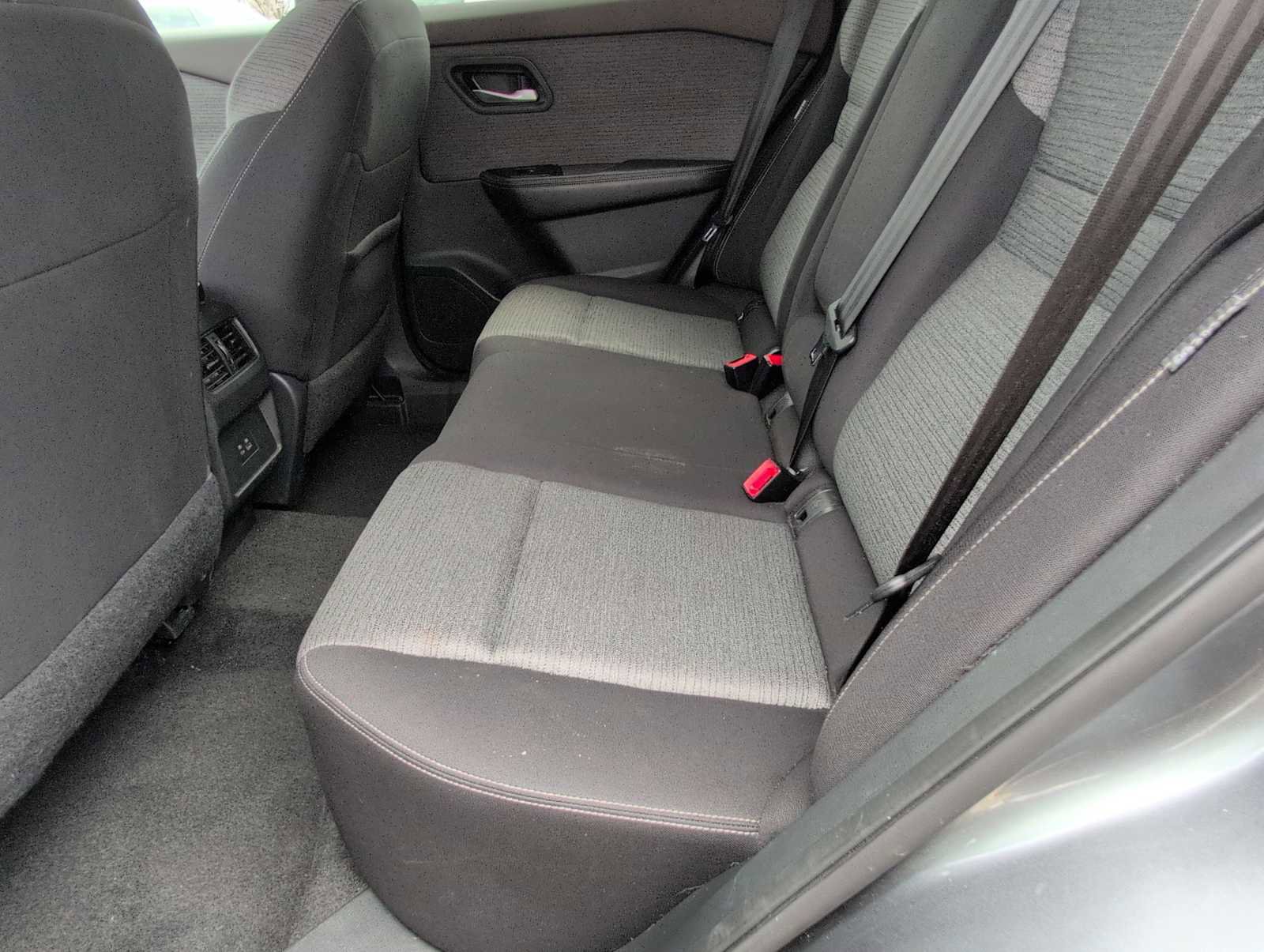 Used 2023 Nissan Rogue SV image 18