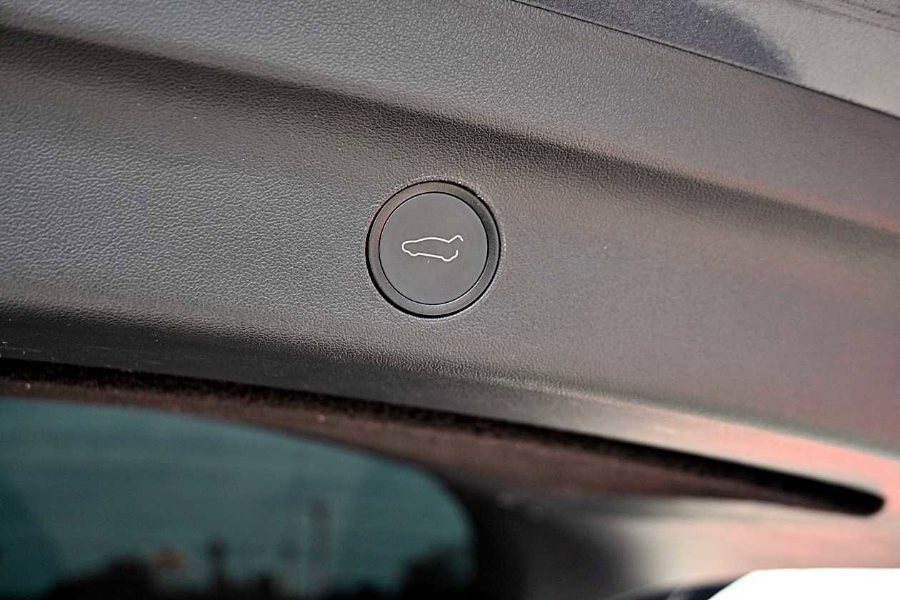 Used 2022 Tesla Model Y Performance AWD/4WD image 10