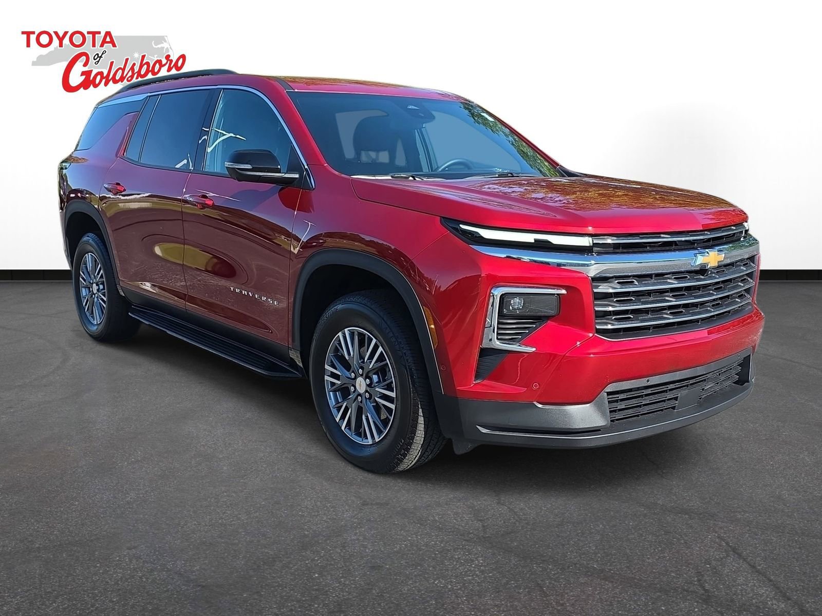 Used 2025 Chevrolet Traverse LT w/ Enhanced Driving Package FWD image 3