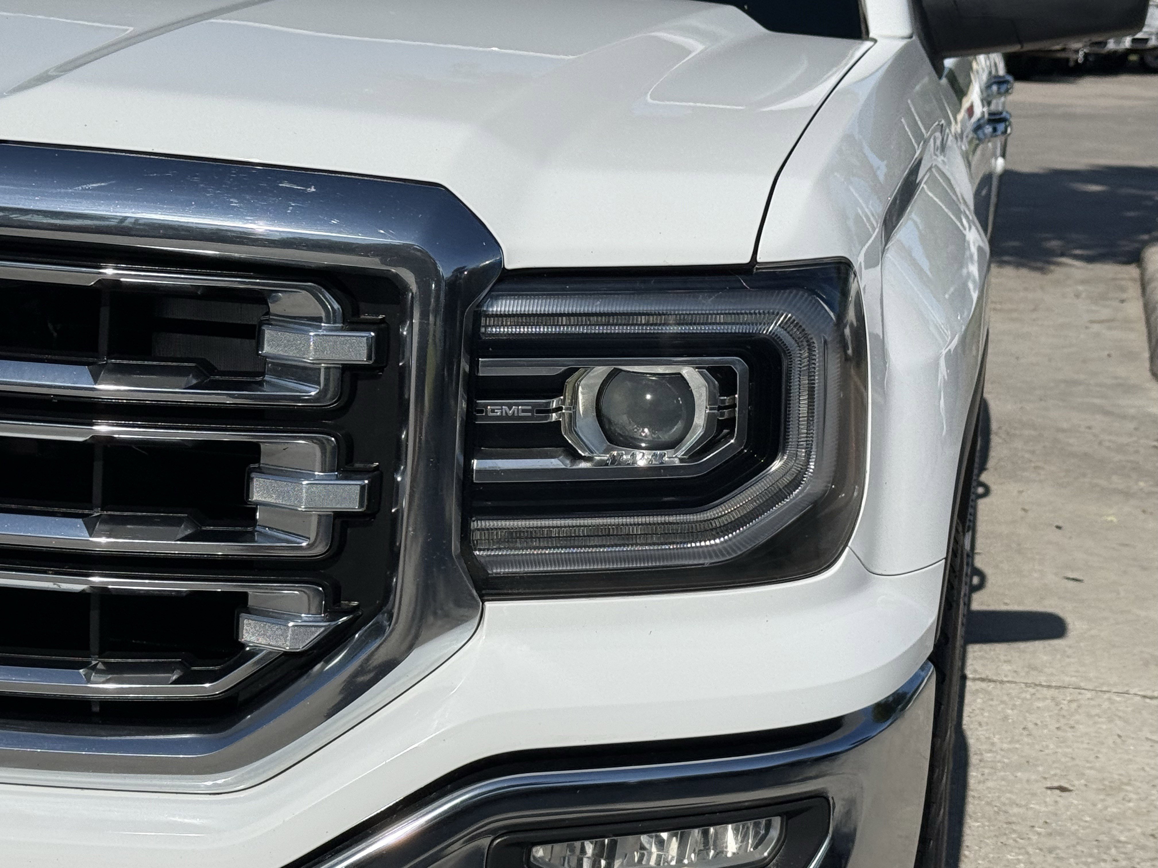 Used 2018 GMC Sierra 1500 SLT w/ Enhanced Driver Alert Package RWD image 11