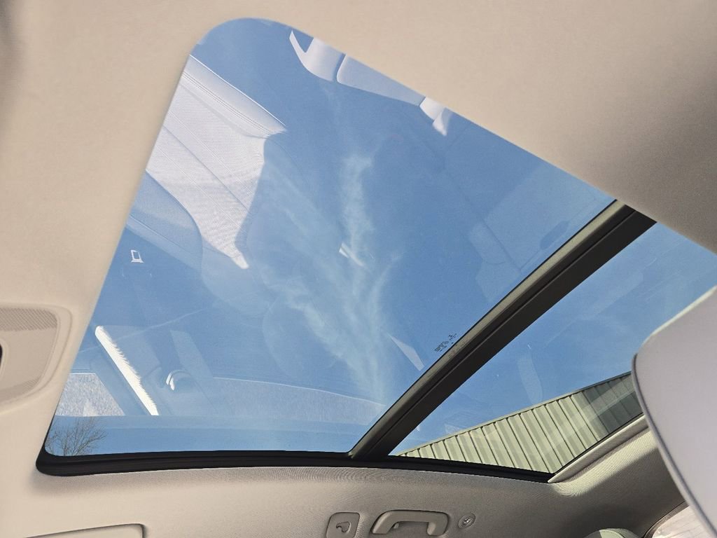 Used 2021 Audi Q5 e Prestige w/ Prestige Package image 3