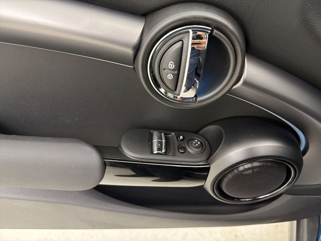 Certified 2024 MINI Cooper SE image 14