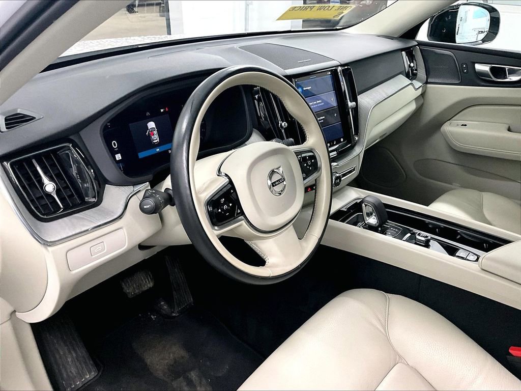 Used 2024 Volvo XC60 B5 Plus image 8