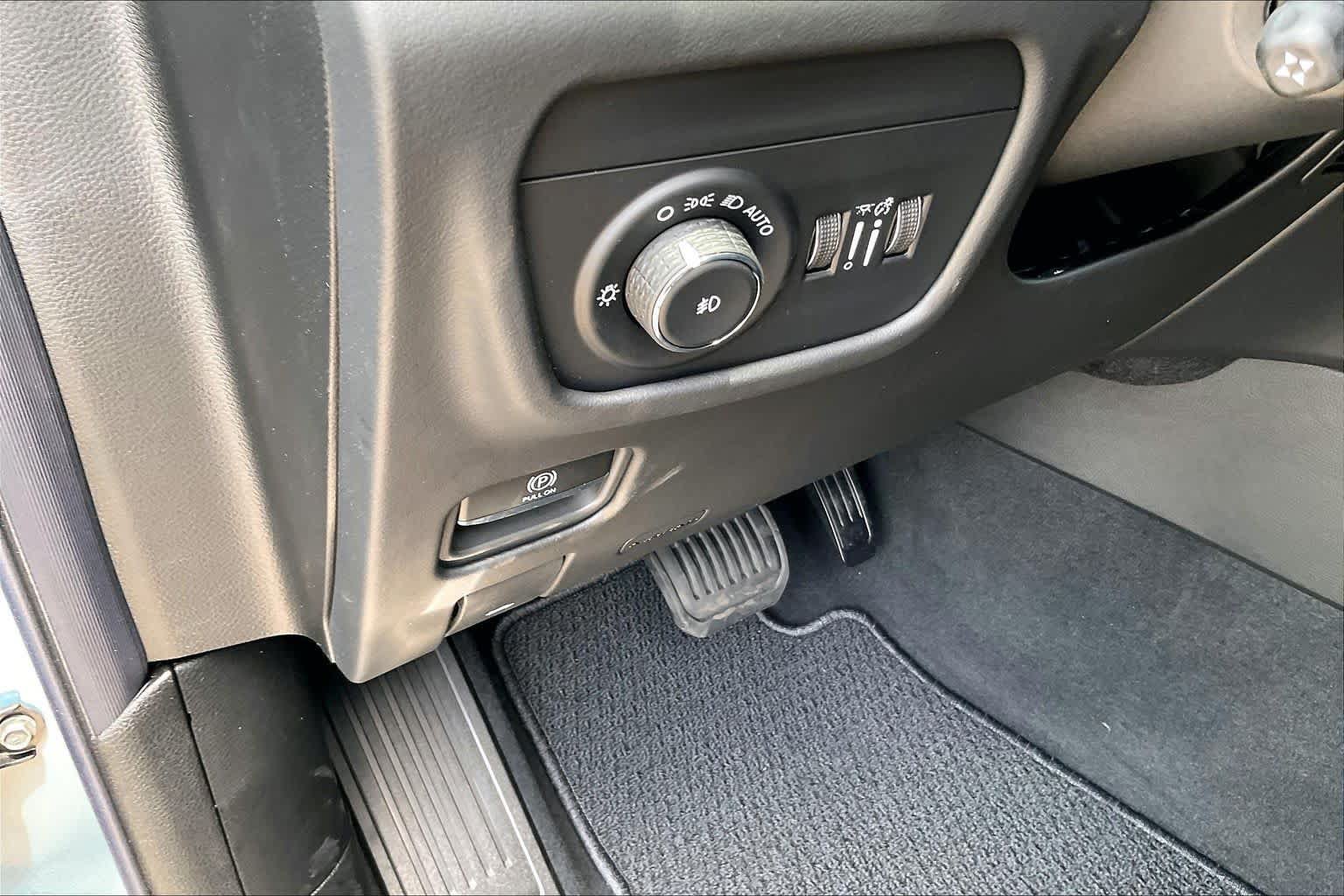New 2026 Jeep Grand Cherokee Summit AWD/4WD image 18