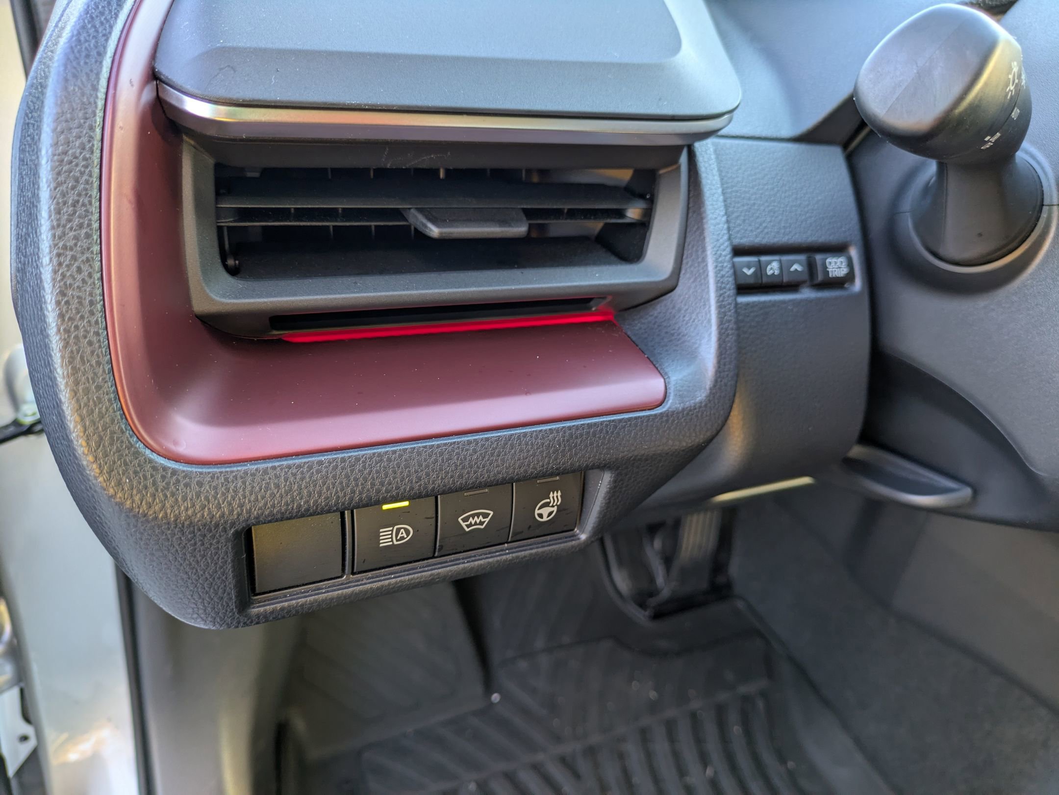 Used 2025 Toyota Prius Plug-In Hybrid image 17