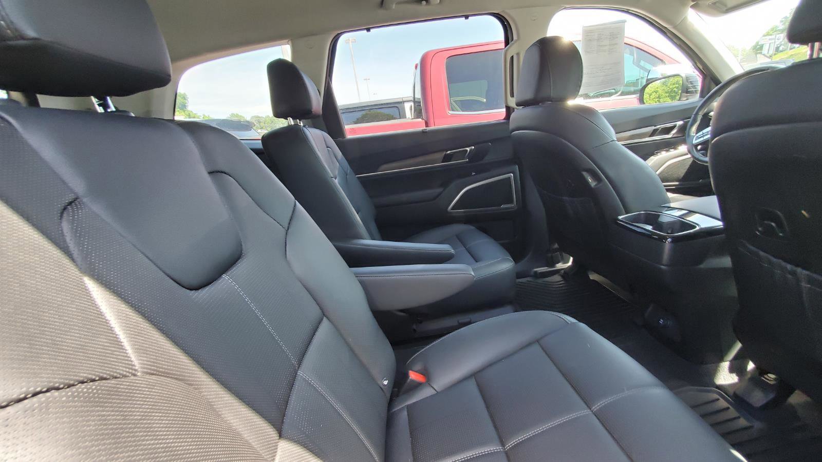 Used 2022 Kia Telluride EX w/ EX Premium Package FWD image 6