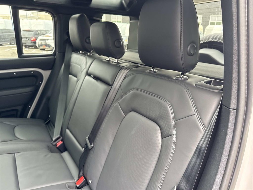 New 2026 Land Rover Defender 110 X-Dynamic SE image 14