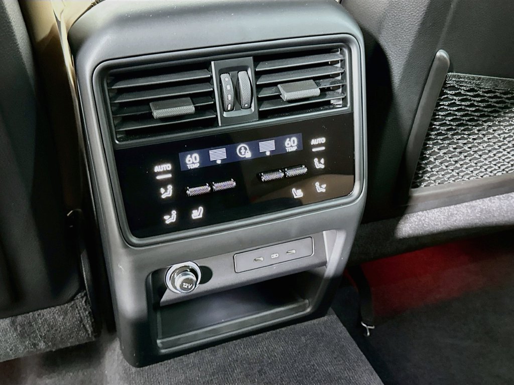 Certified 2024 Porsche Cayenne Coupe AWD/4WD image 26
