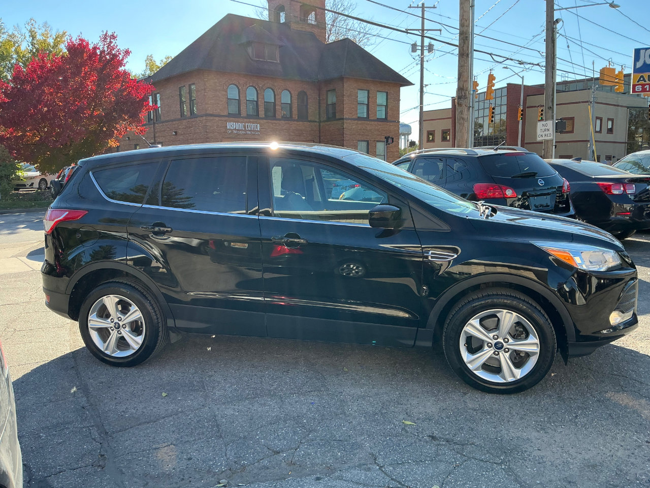 Used 2016 Ford Escape SE w/ SE Cold Weather Package image 2