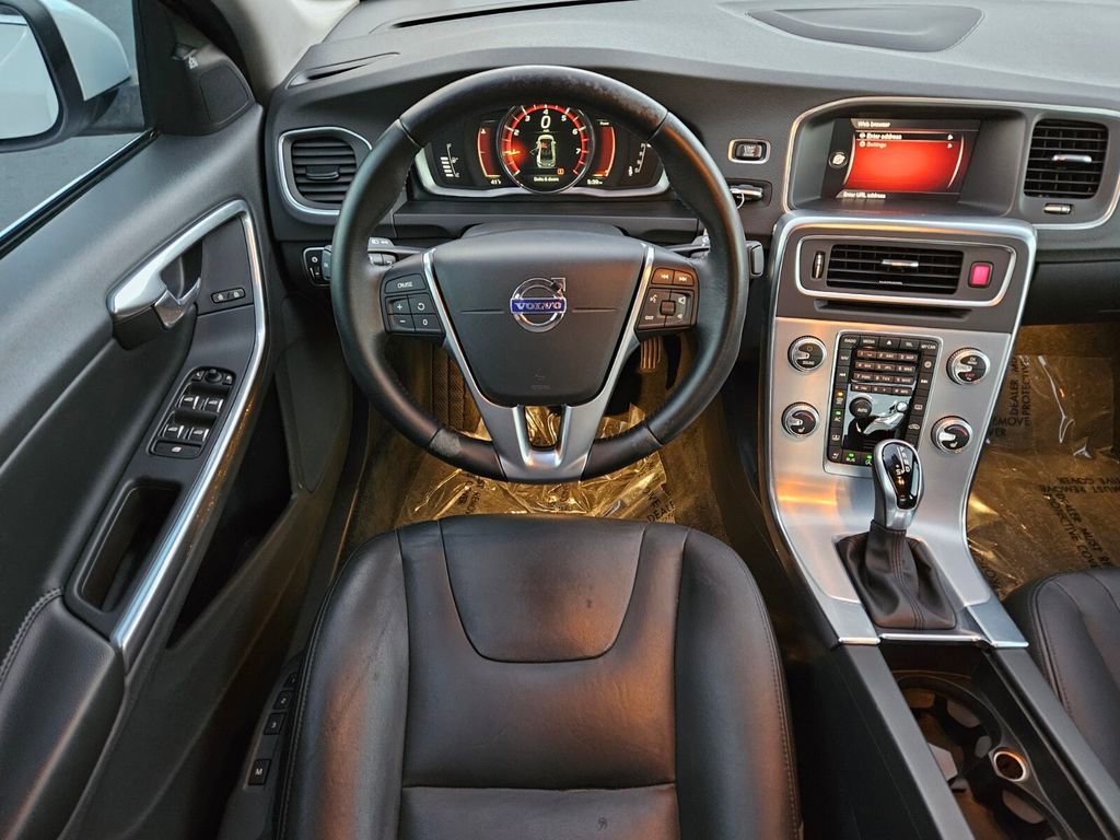 Used 2017 Volvo S60 T5 Inscription image 14