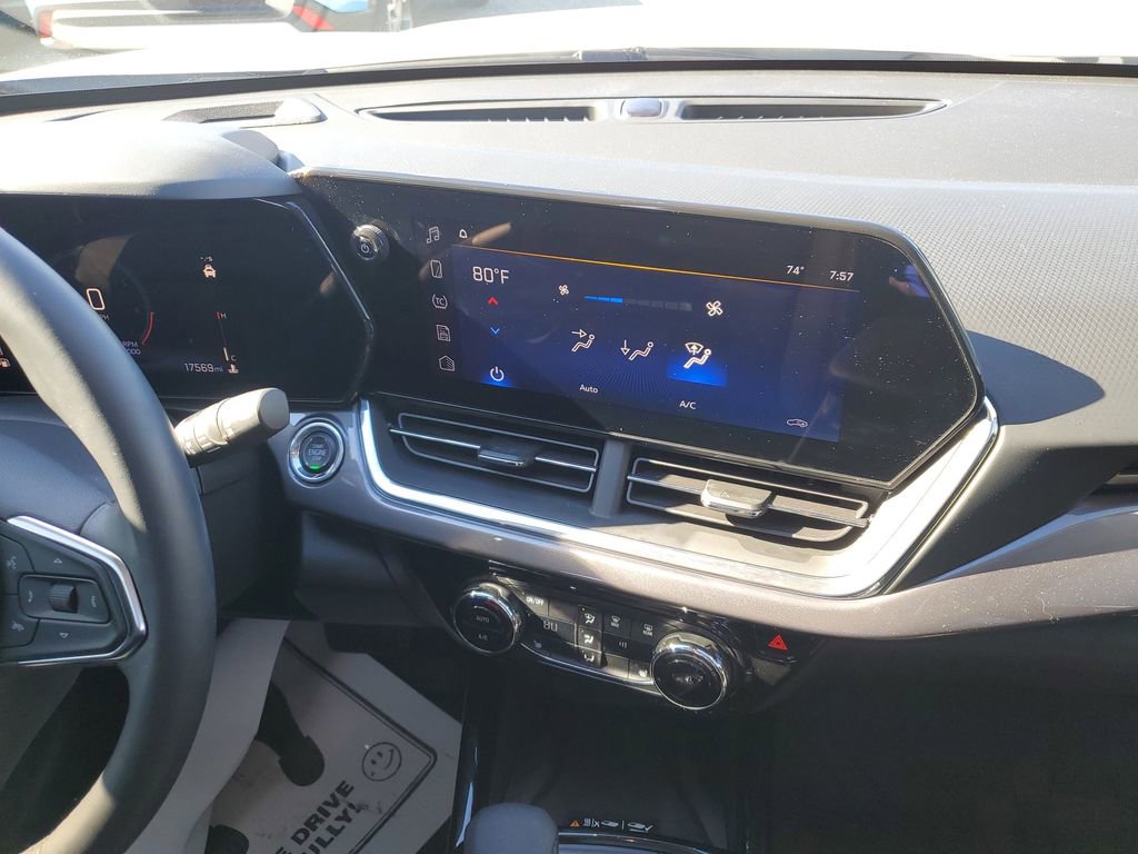 Used 2025 Chevrolet Trax ACTIV w/ Sunroof Package image 32