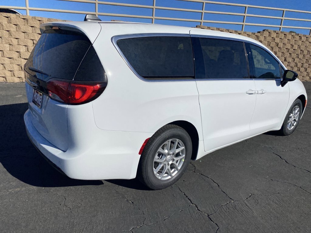 New 2026 Chrysler Voyager LX FWD image 4