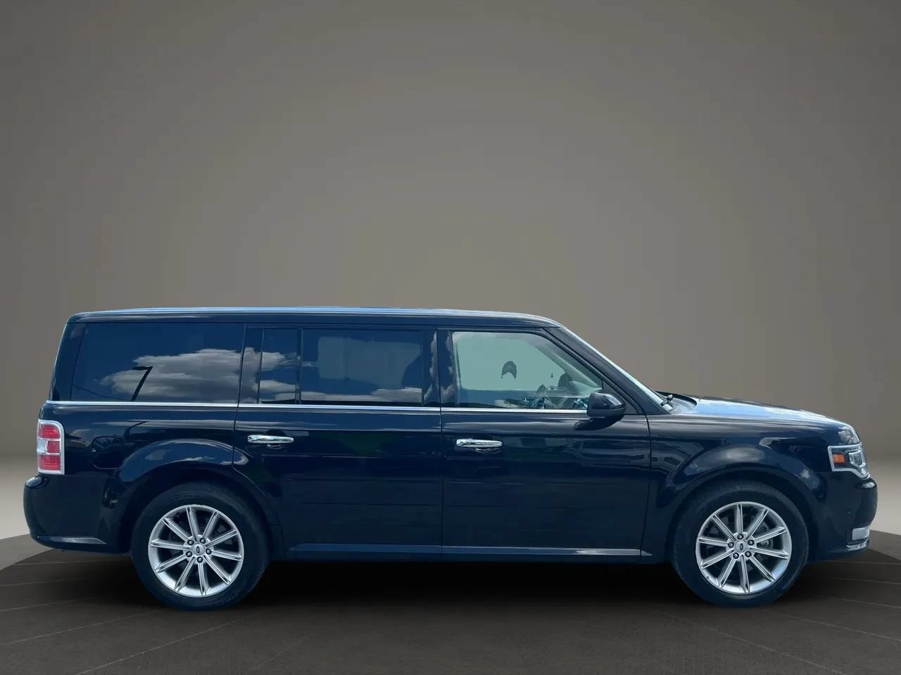 Used 2019 Ford Flex Limited w/ Equipment Group 301A FWD image 8