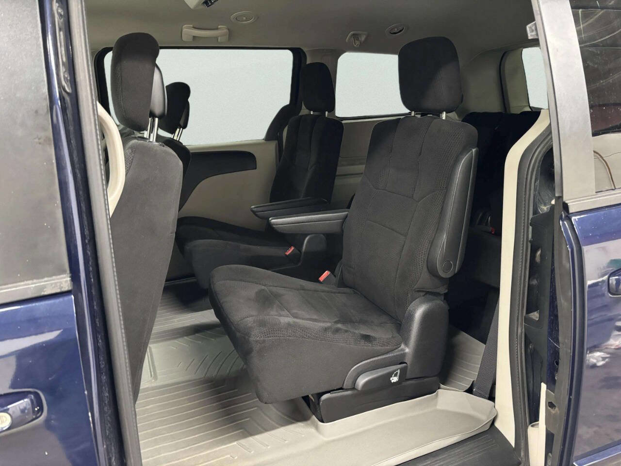 Used 2013 Dodge Grand Caravan SE FWD image 31