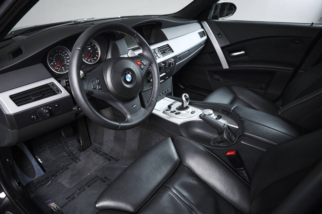 Used 2006 BMW M5 RWD image 53