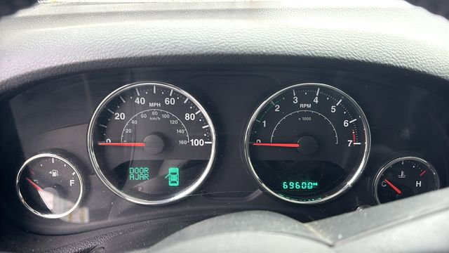 Used 2017 Jeep Wrangler Unlimited Sahara w/ Connectivity Group image 15