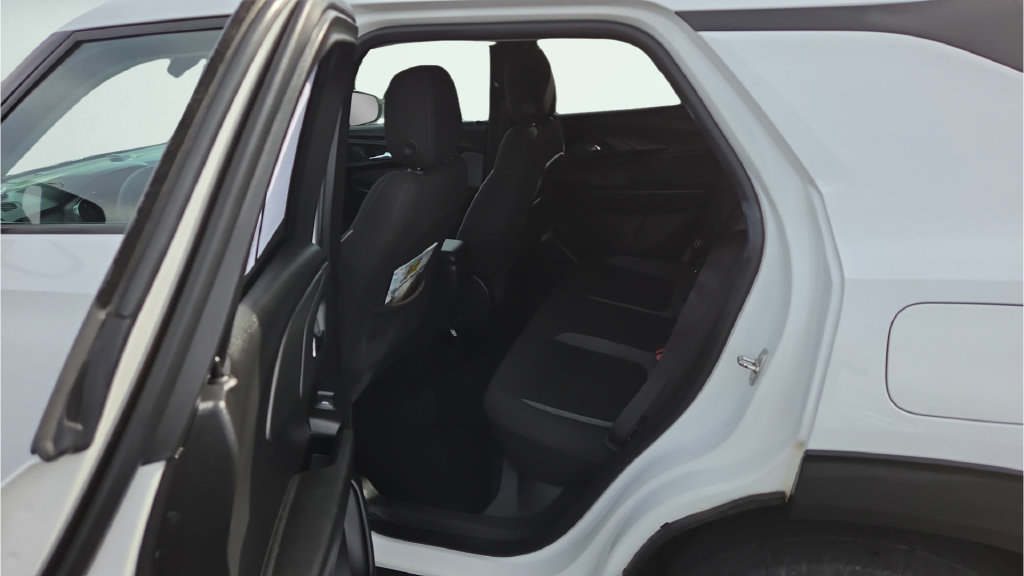 Used 2023 Chevrolet TrailBlazer LT AWD/4WD image 38