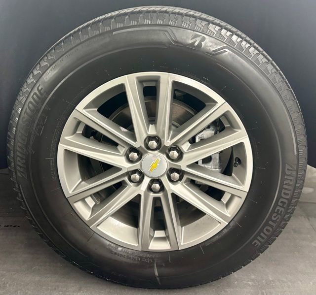 Used 2023 Chevrolet Traverse LT FWD image 11