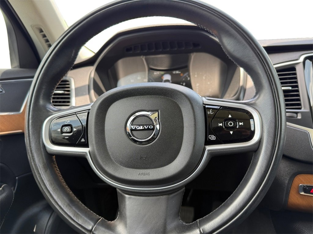 Used 2022 Volvo XC90 T6 Momentum w/ Climate Package image 12