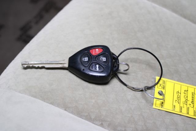 Used 2007 Toyota Camry XLE FWD image 14