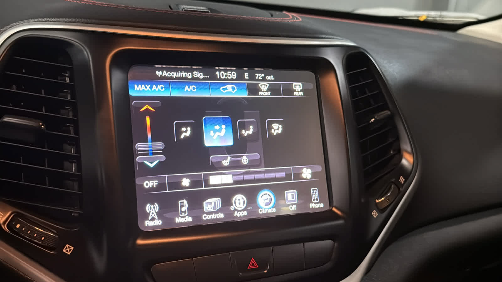 Used 2015 Jeep Cherokee Trailhawk w/ Leather Interior Group AWD/4WD image 13