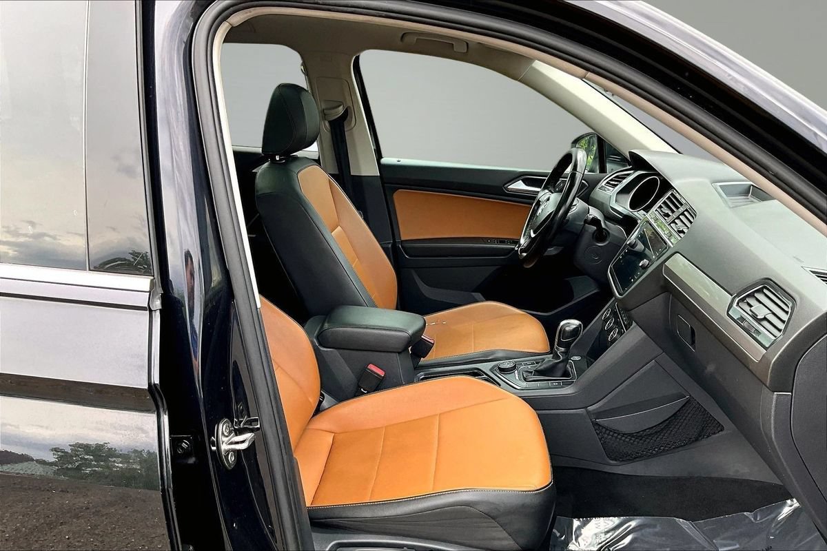 Used 2018 Volkswagen Tiguan SE w/ Panoramic Sunroof Package AWD/4WD image 13