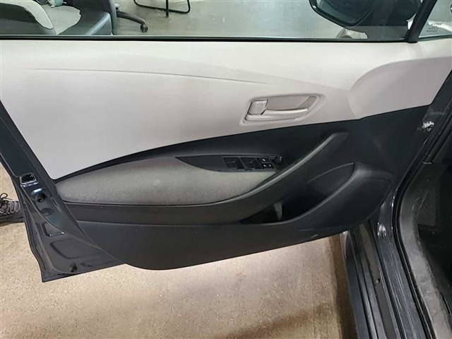 Used 2025 Toyota Corolla LE FWD image 3