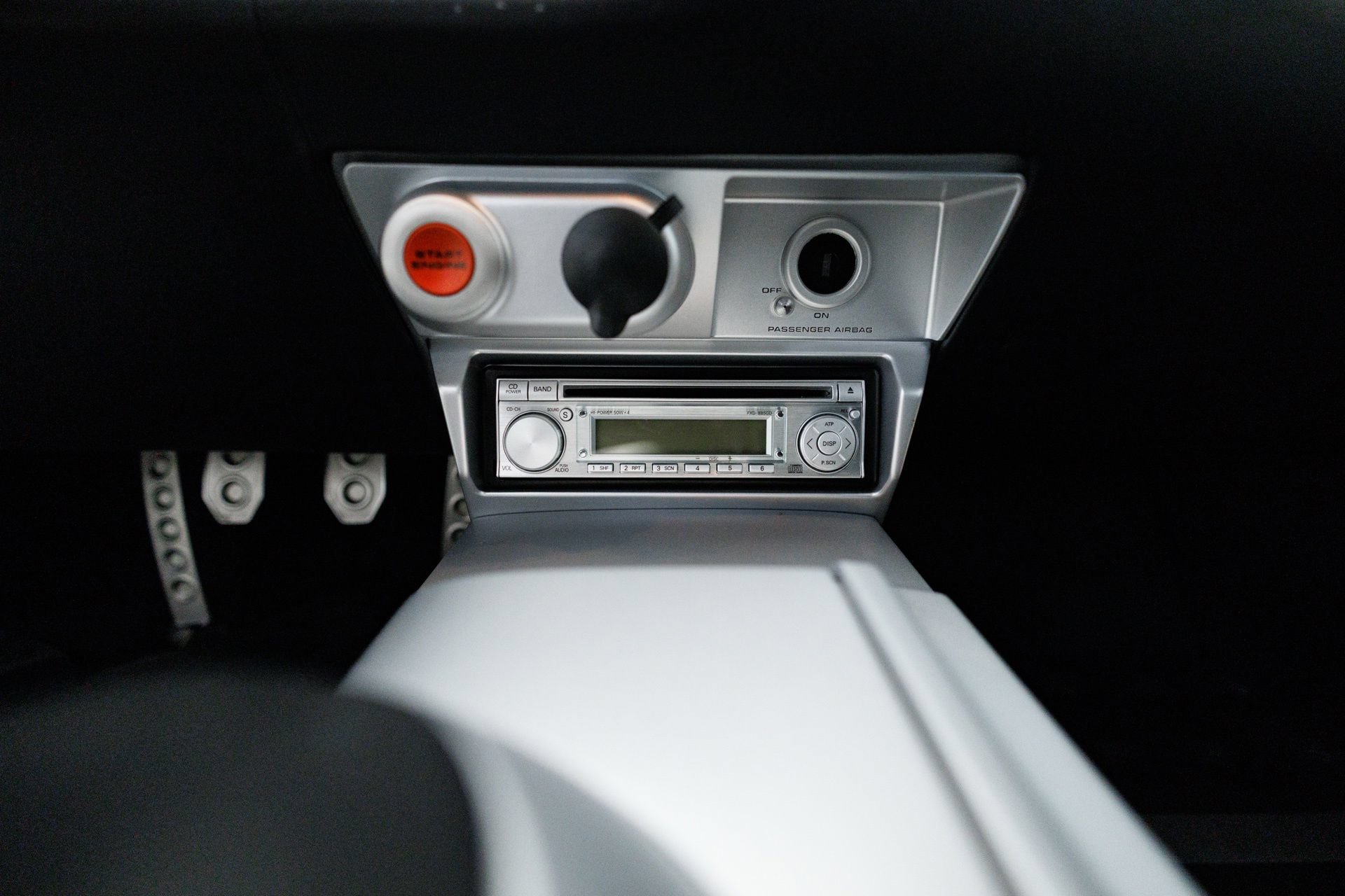 Used 2006 Ford GT RWD image 35