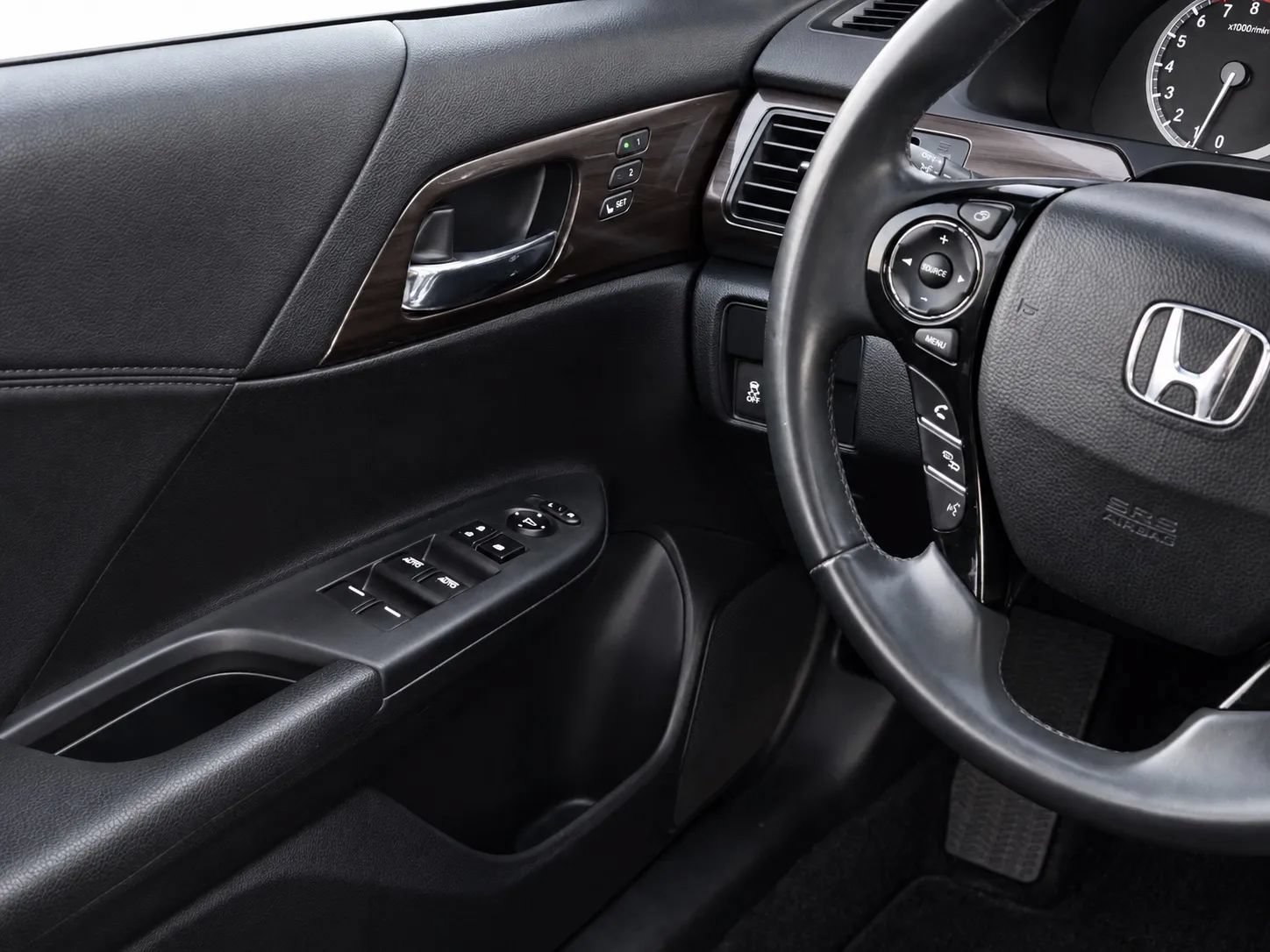 Used 2017 Honda Accord EX-L image 18