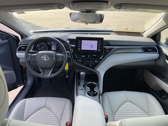 Used 2023 Toyota Camry SE image 10