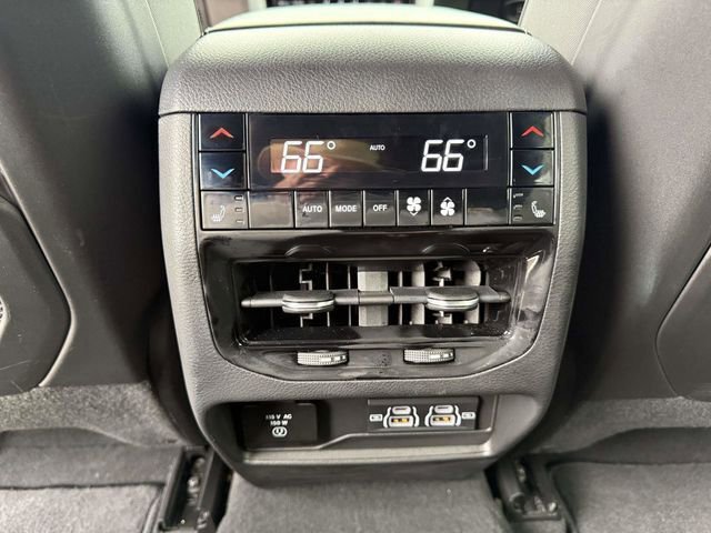 Used 2022 Jeep Grand Cherokee Overland w/ Advanced Protech Group III image 35