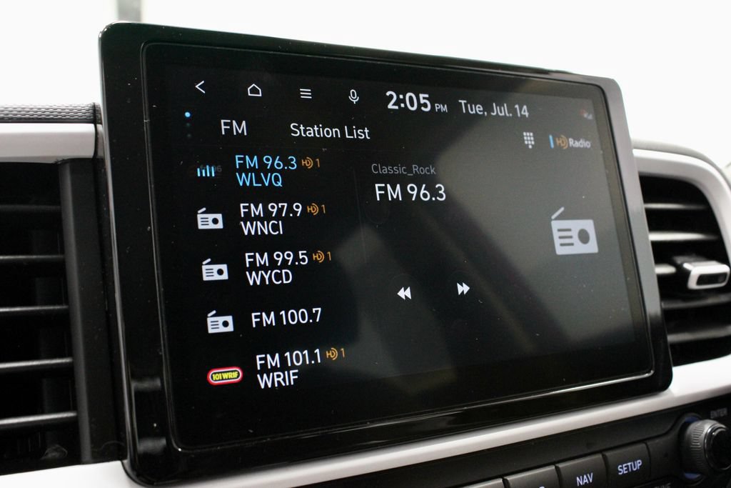 Certified 2025 Hyundai Venue Limited FWD image 3