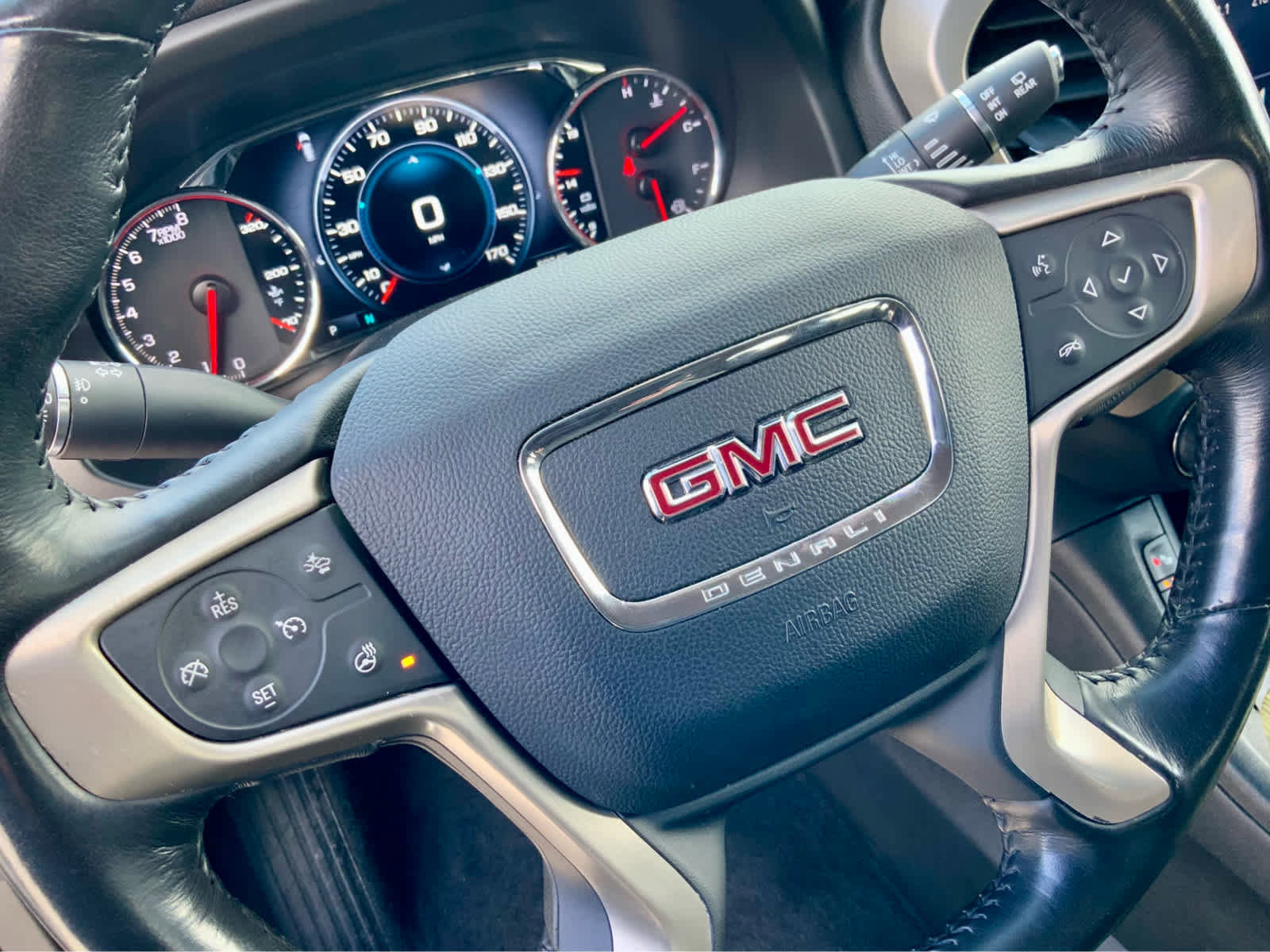 Used 2019 GMC Acadia Denali image 39