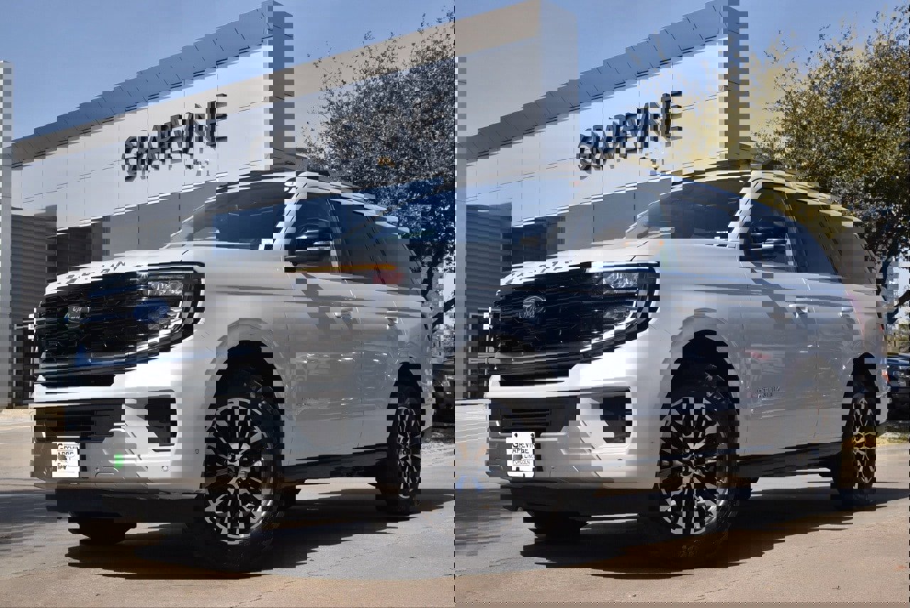 Certified 2025 Ford Expedition Platinum image 2