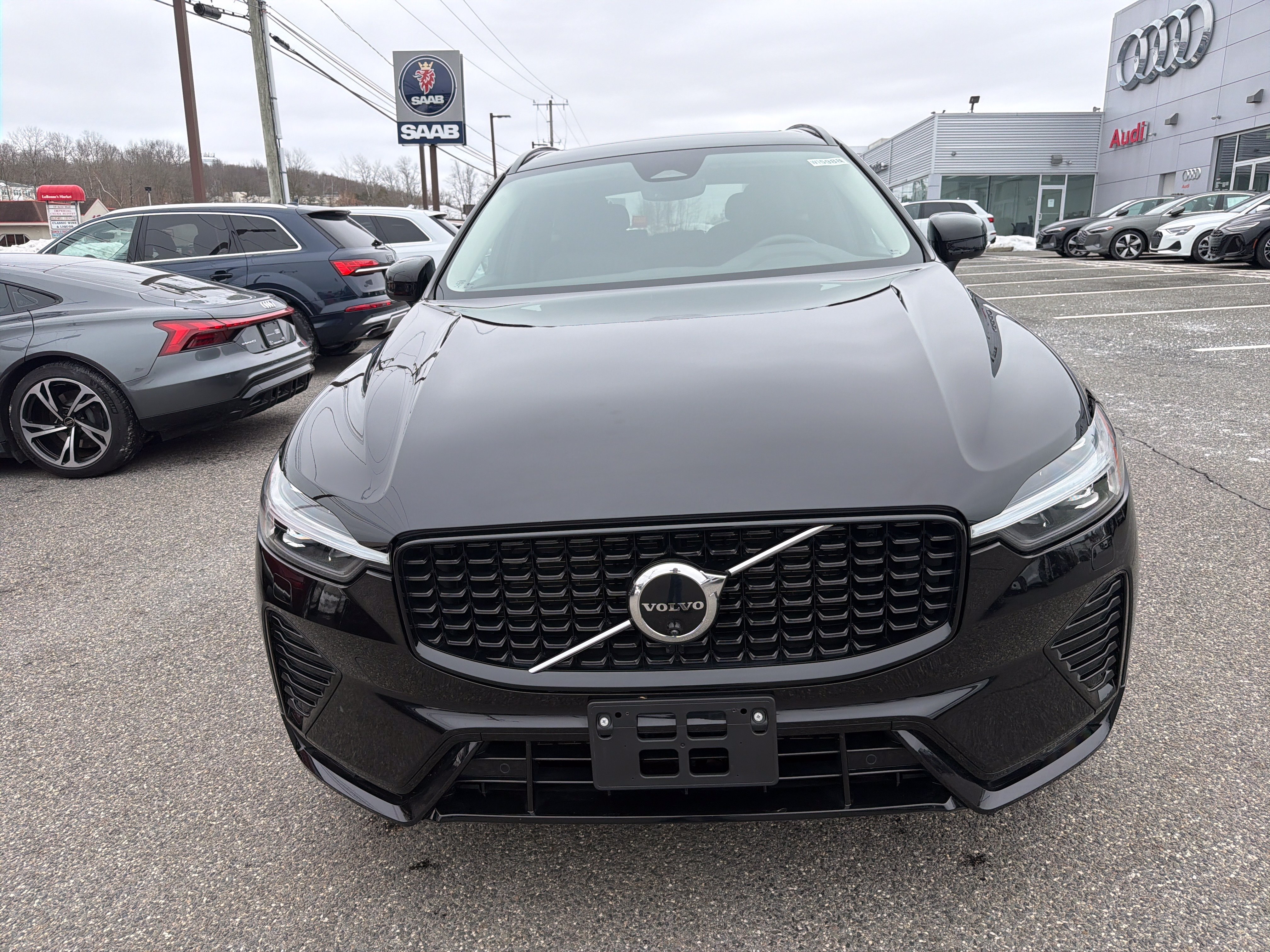 Certified 2025 Volvo XC60 B5 Plus AWD/4WD image 2
