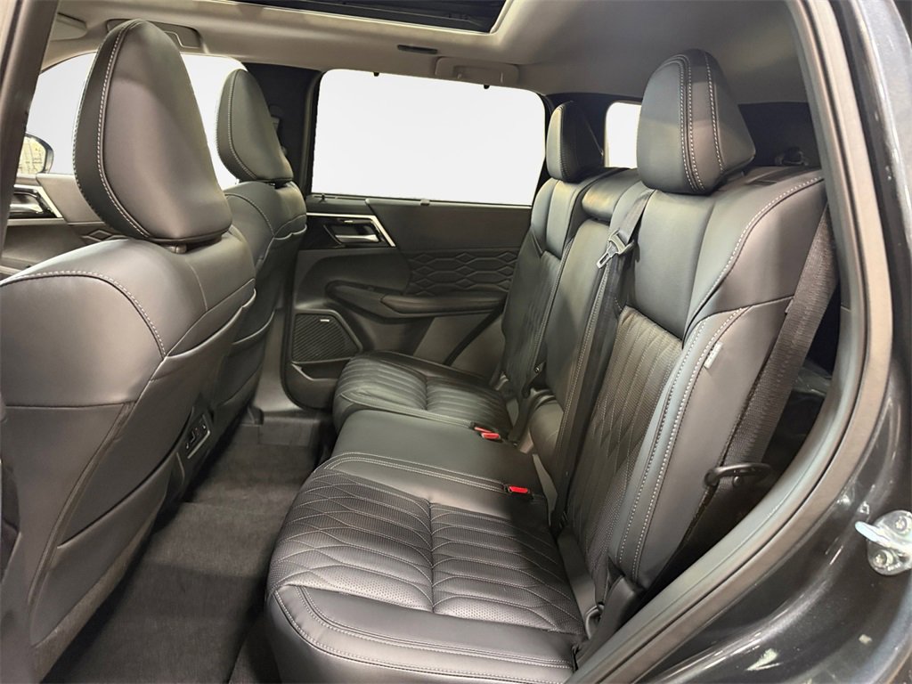 New 2025 Mitsubishi Outlander SEL image 24