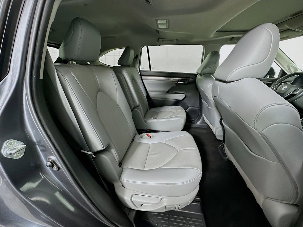 Used 2021 Toyota Highlander Limited image 29