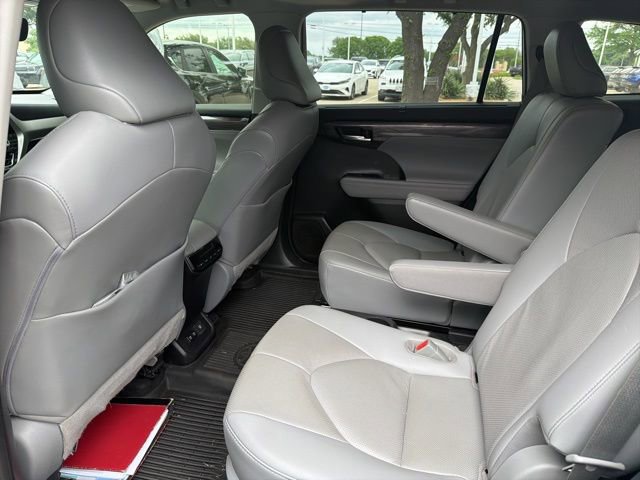 Used 2021 Toyota Highlander Limited image 7