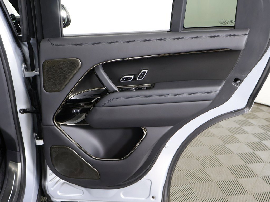 Used 2023 Land Rover Range Rover SV image 31