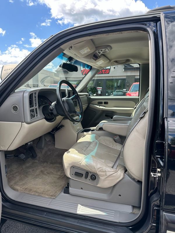 Used 2001 Chevrolet Suburban 2500 LT w/ LT Preferred Equipment Group AWD/4WD image 8