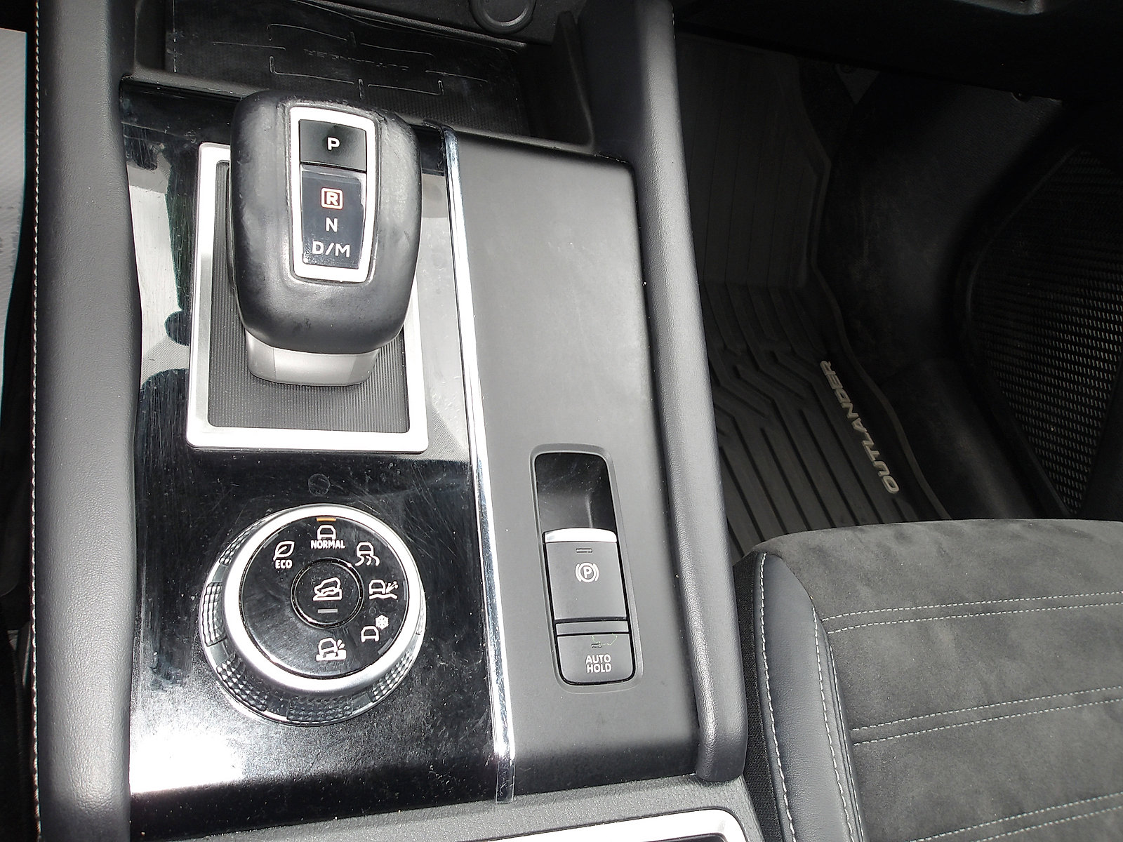 Used 2023 Mitsubishi Outlander SE AWD/4WD image 23