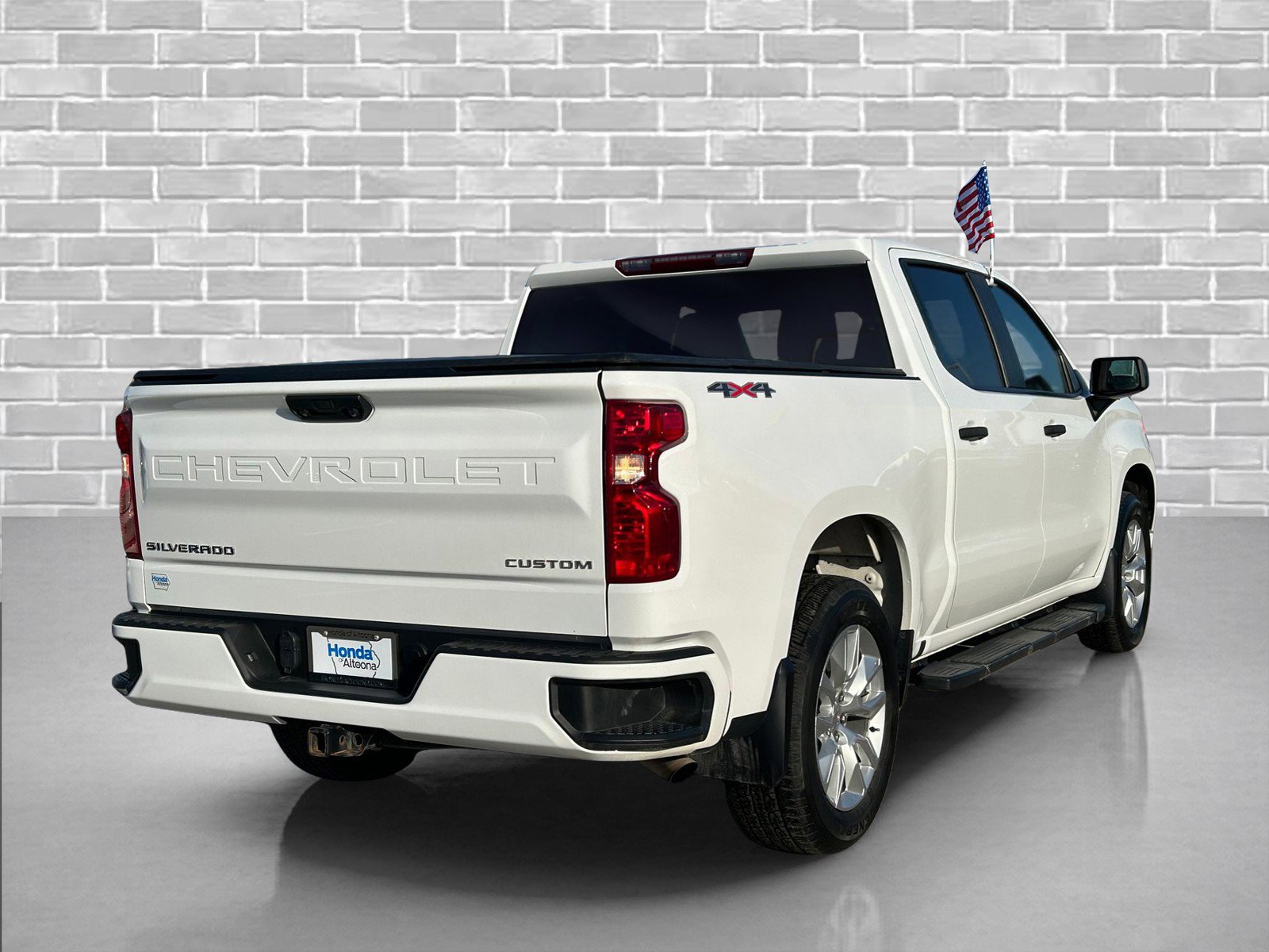Used 2023 Chevrolet Silverado 1500 Custom image 5