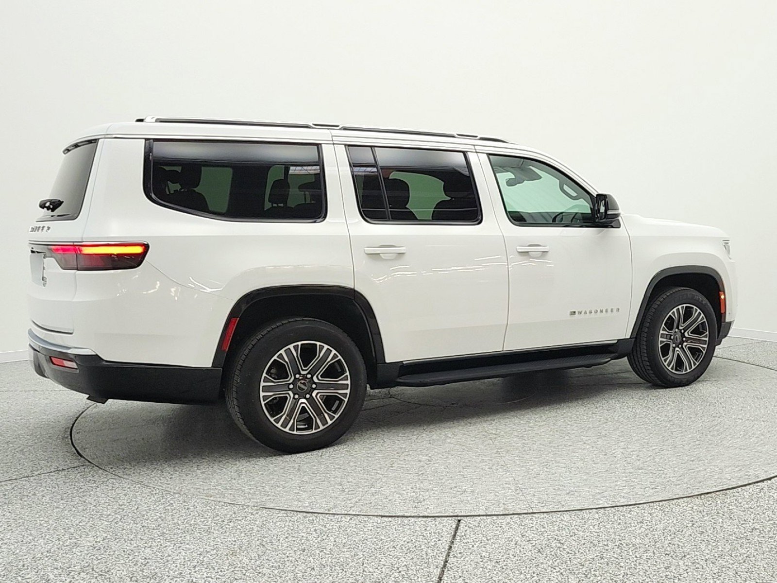 Used 2025 Jeep Wagoneer 4WD image 5