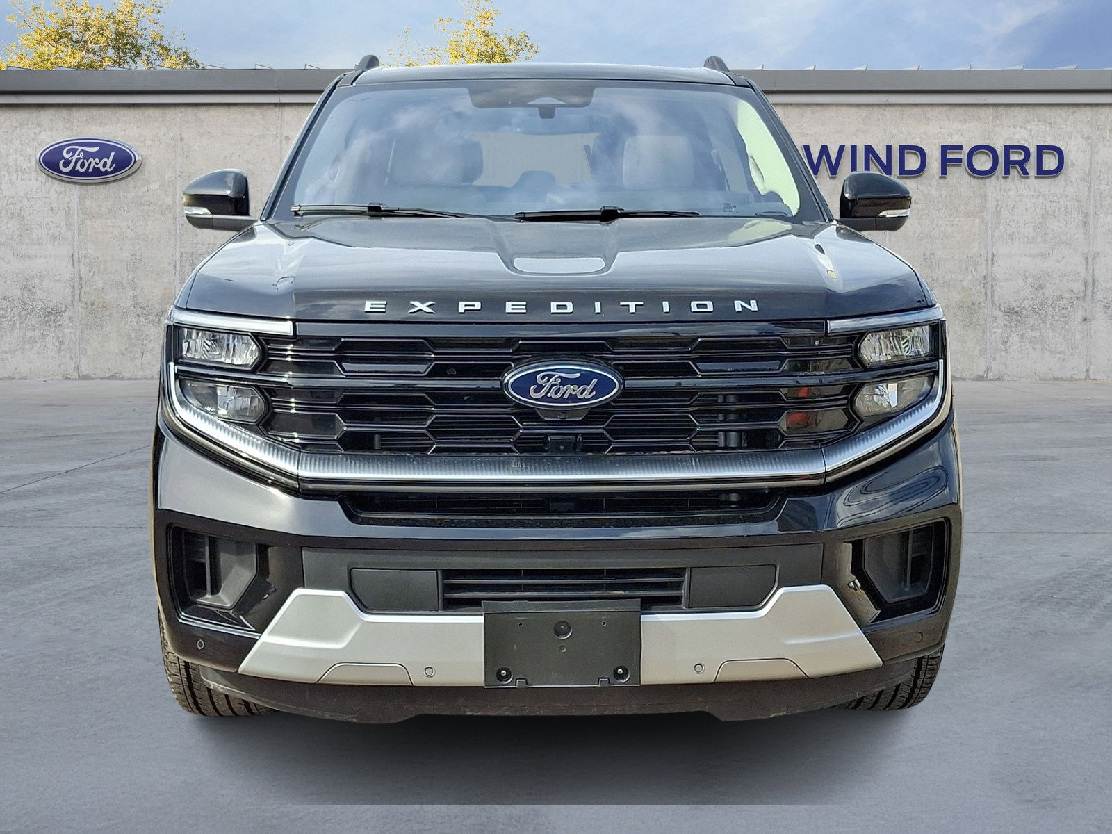 Used 2025 Ford Expedition Platinum w/ Driver's Package image 2