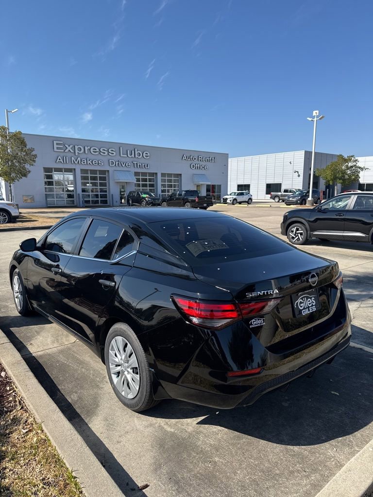Used 2025 Nissan Sentra S image 9